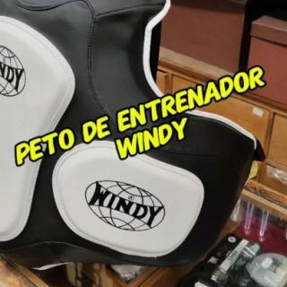 Peto de entrenador profesional Windy 
Creo que es sin duda el mejor de su genero por su equilibrio e